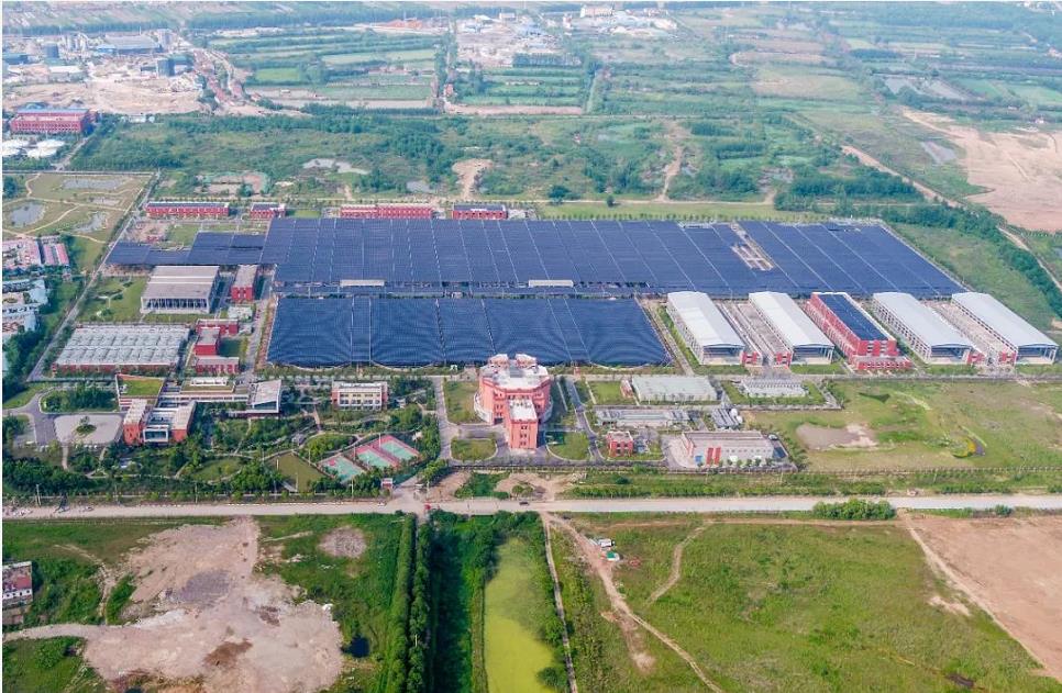 武汉北湖污水处理厂5.4万块光伏板即将铺装完毕(图6)